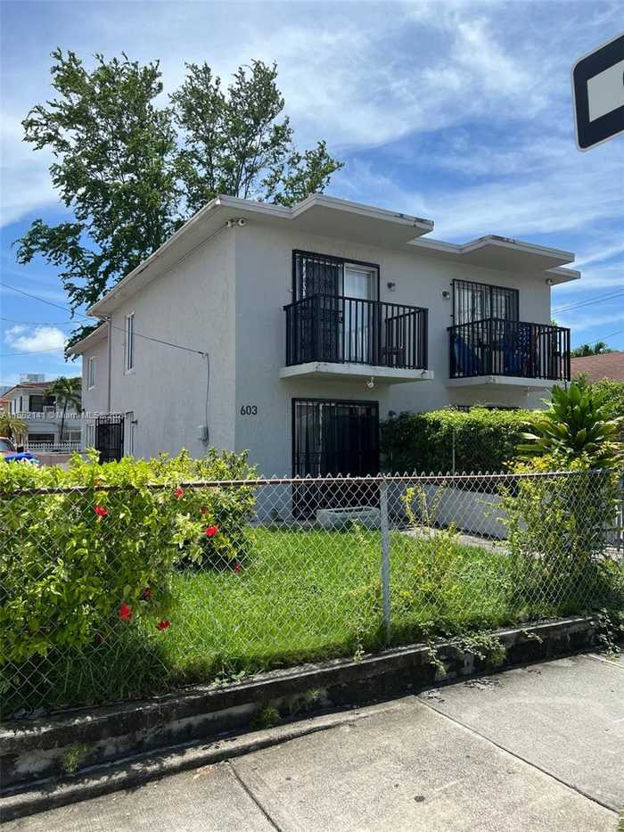 photo 2: 603 SW 11th Ave, Miami FL 33130