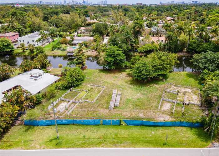 photo 2: 11595 W Biscayne Canal Rd, Miami FL 33161