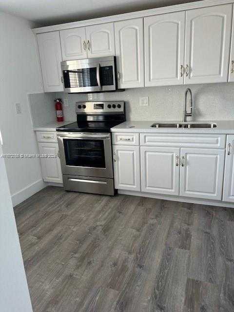 photo 1: 30 E 39th St Unit 325, Hialeah FL 33013