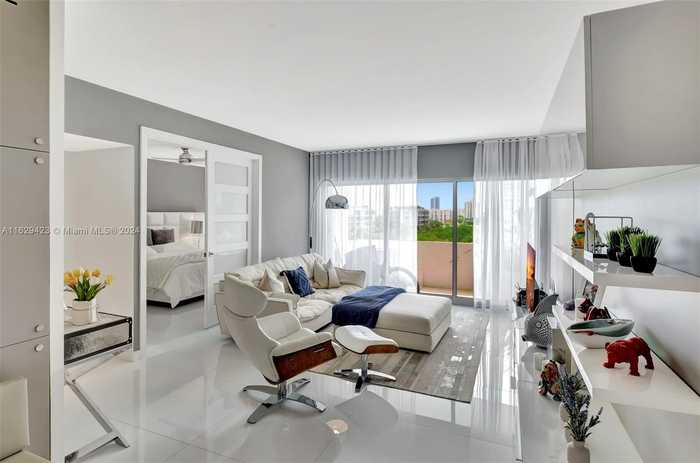 photo 1: 3 Island Ave Unit 06B, Miami Beach FL 33139