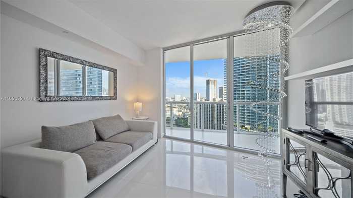 photo 2: 465 Brickell Ave Unit 2704, Miami FL 33131