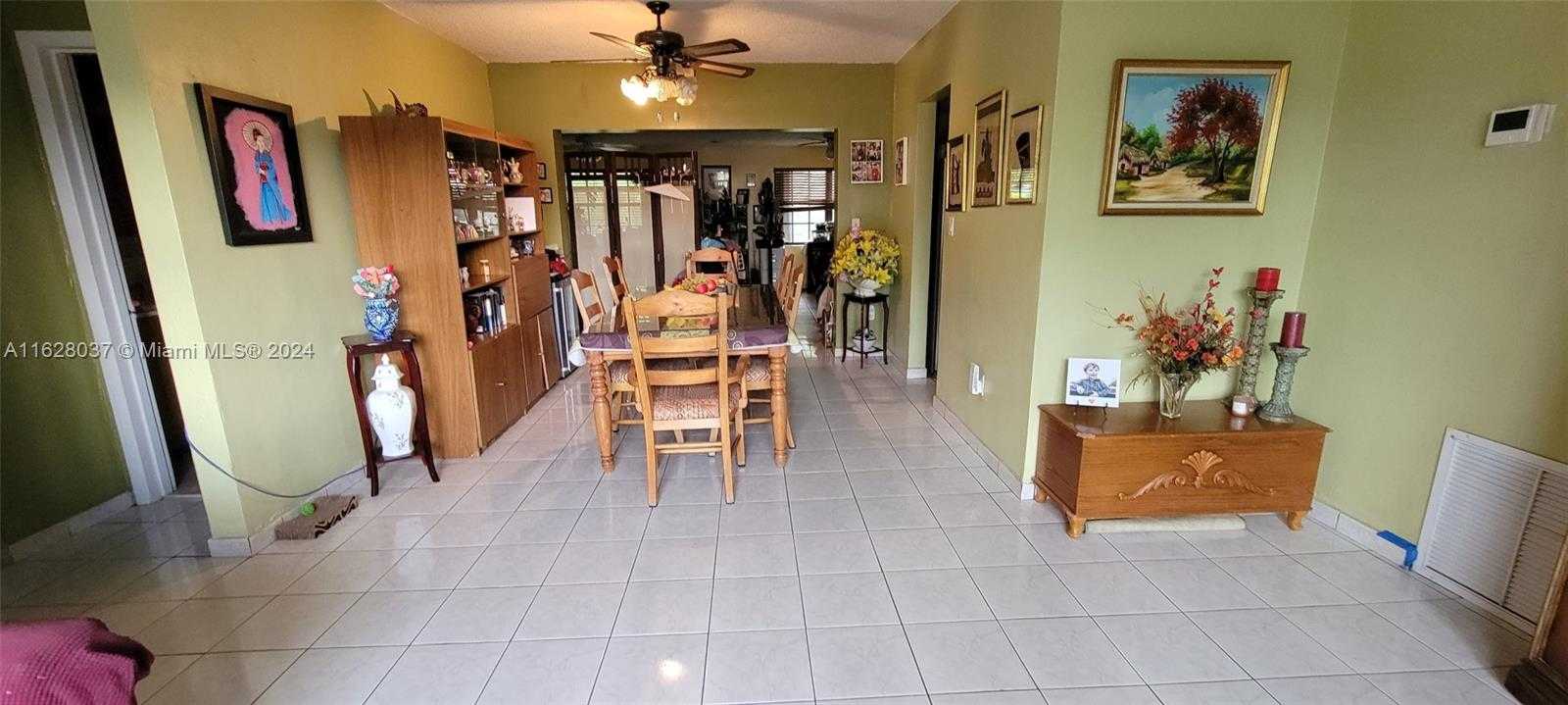 photo 3: 2814 SW 92nd Ct, Miami FL 33165