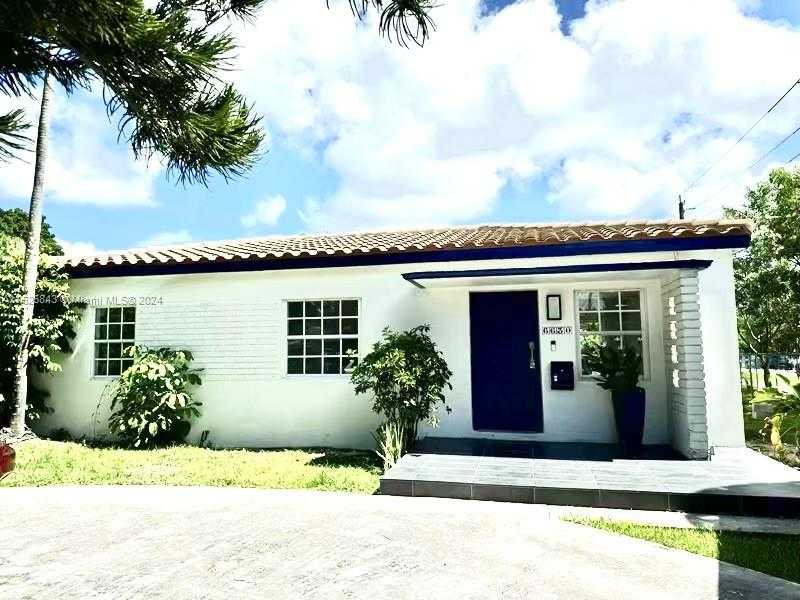 photo 1: 6630 SW 44th St, Miami FL 33155