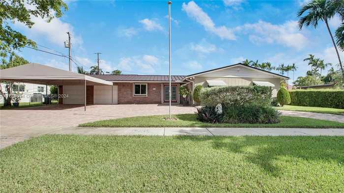 photo 1: 8901 SW 82nd St, Miami FL 33173