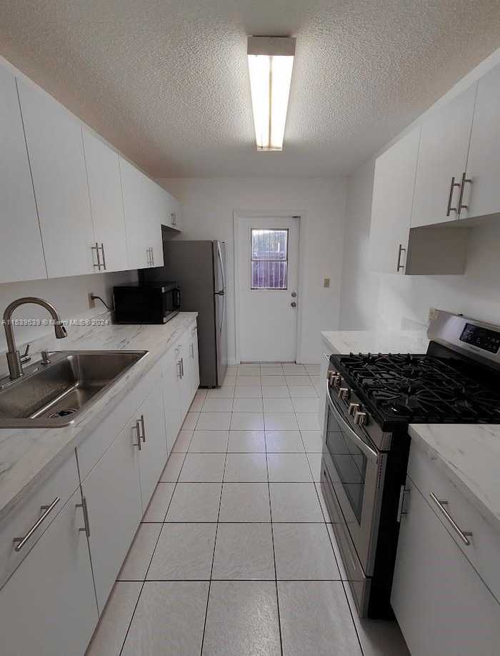 photo 2: 18236 NW 41st Pl Unit 18236, Miami Gardens FL 33055