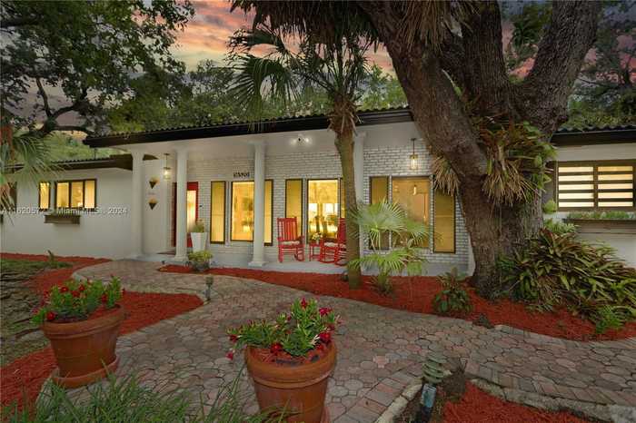 photo 2: 16520 SW 80th Ave, Palmetto Bay FL 33157