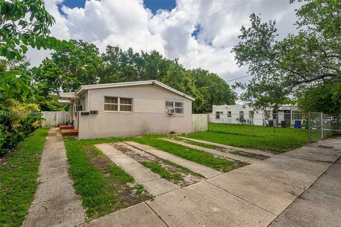 photo 2: 1837 NW 44th St, Miami FL 33142