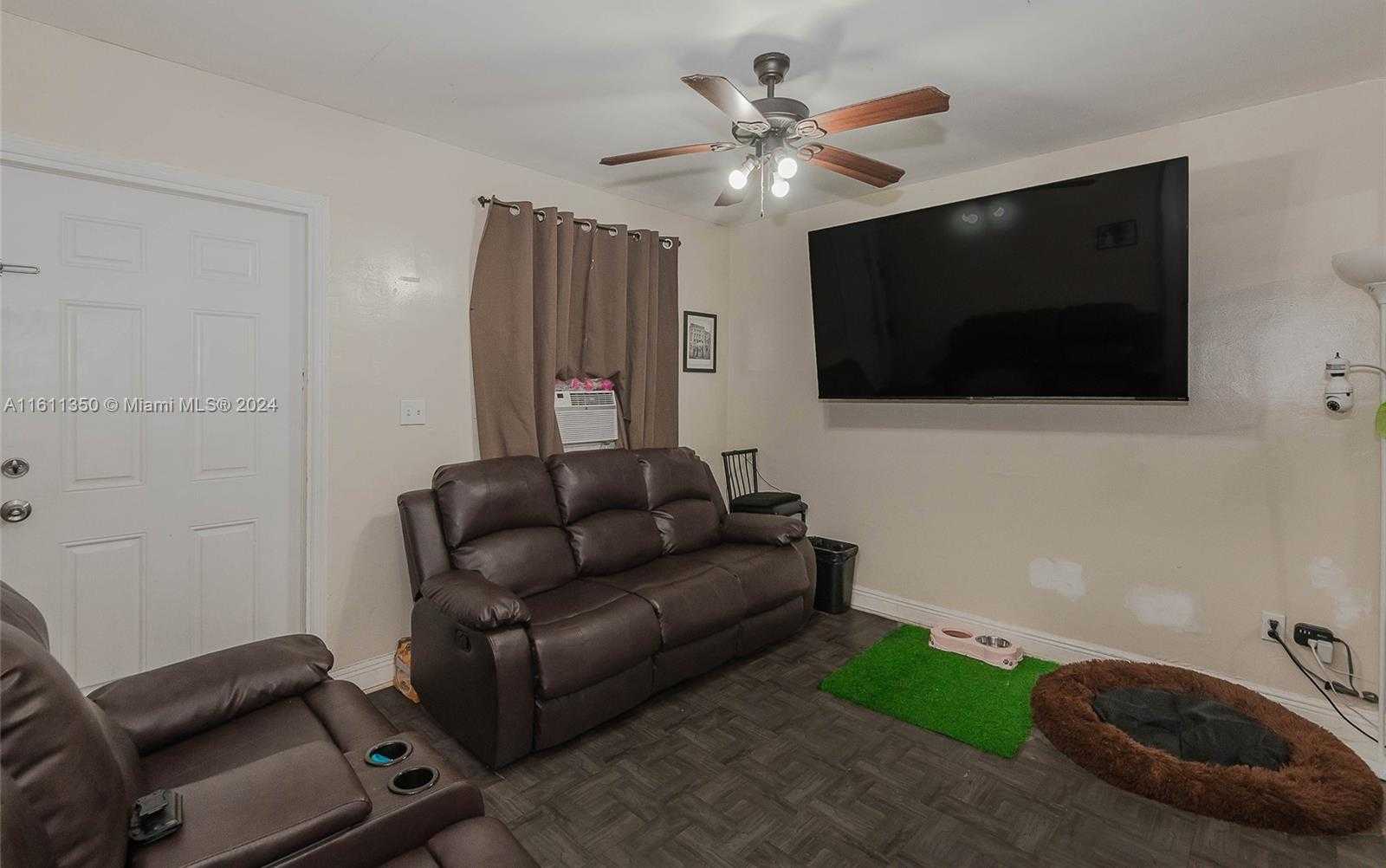 photo 3: 1837 NW 44th St, Miami FL 33142