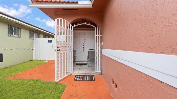 photo 2: 7568 W 4th Ct, Hialeah FL 33014