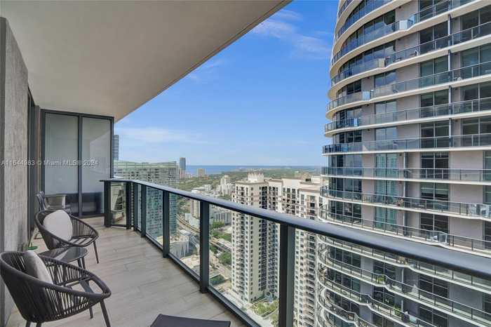 photo 2: 45 SW 9th St Unit 3807, Miami FL 33130