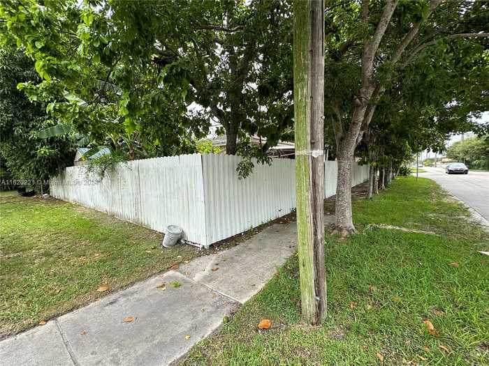 photo 12: 2291 NW 87th St, Miami FL 33147