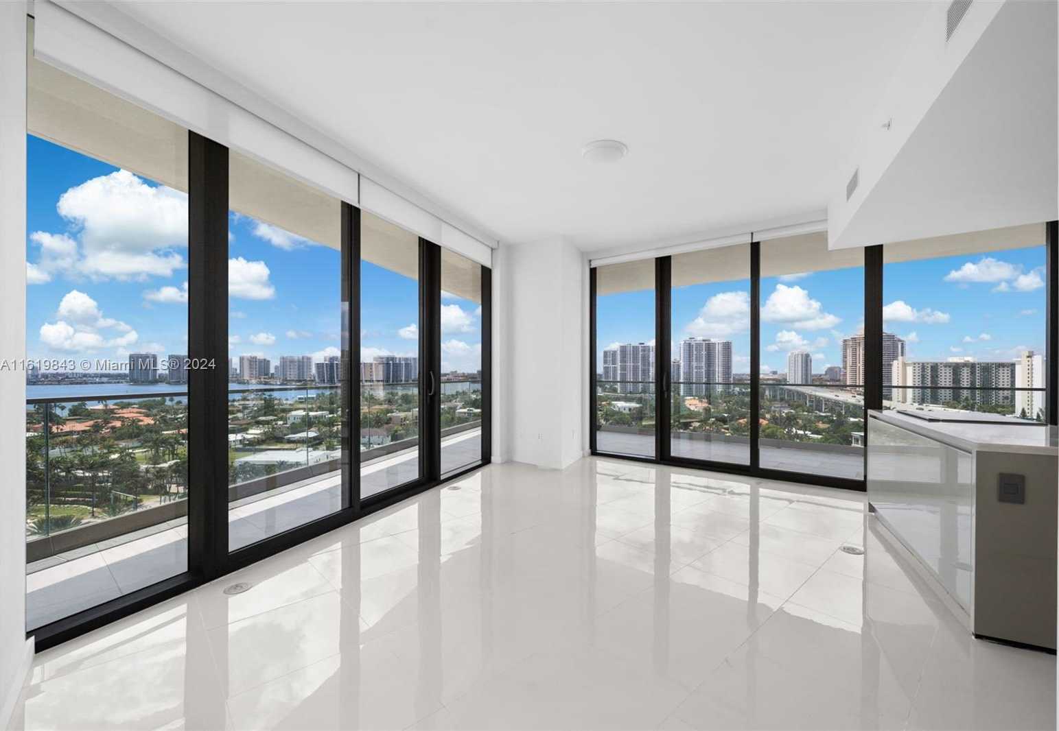 photo 3: 18975 Collins Ave Unit 905, Sunny Isles Beach FL 33160