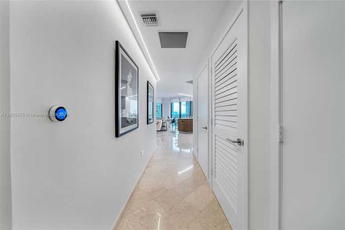 photo 48: 88 SW 7th St Unit 1112, Miami FL 33130