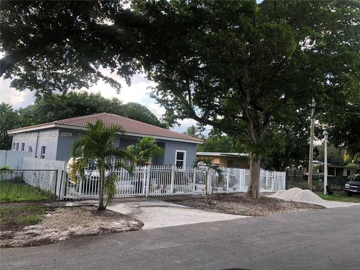 photo 1: 12320 NW 13 ave, Miami FL 33161