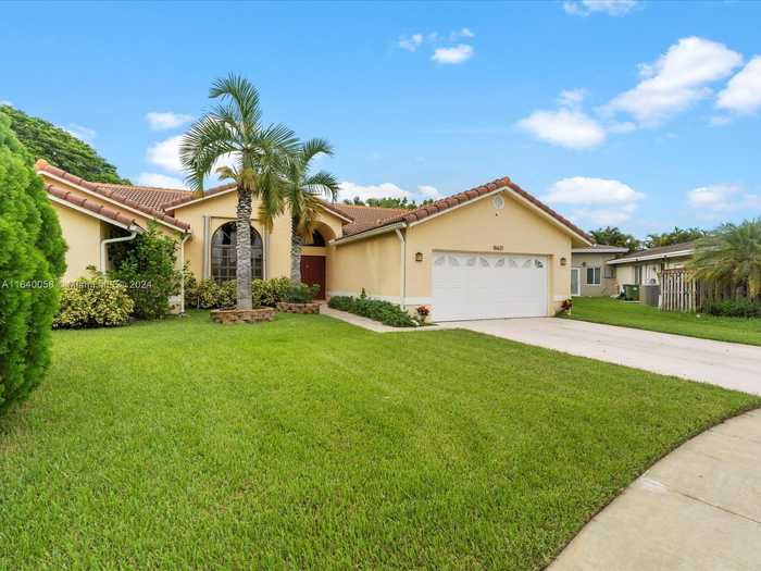 photo 2: 16621 Royal Poinciana Ct, Weston FL 33326