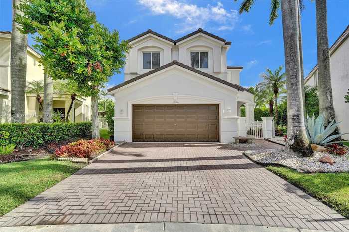 photo 2: 1036 Bamboo Ln, Weston FL 33327