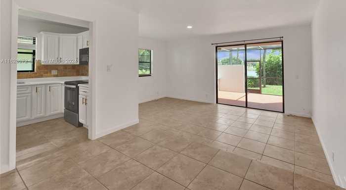 photo 2: 9120 Taft St Unit 9120, Pembroke Pines FL 33024