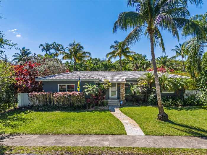 photo 2: 126 NE 109th St, Miami Shores FL 33161