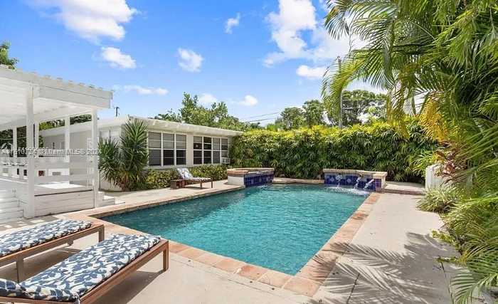 photo 2: 560 NE 107th St, Miami Shores FL 33161