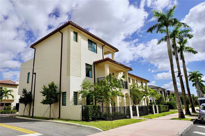 photo 1: 8321 Central Park Blvd Unit 8321, Doral FL 33166