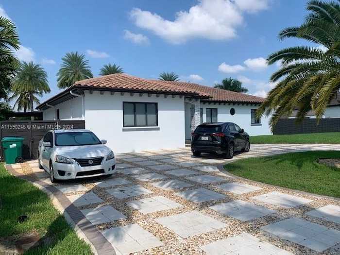 photo 1: 19260 SW 134 Av RD, Miami FL 33177