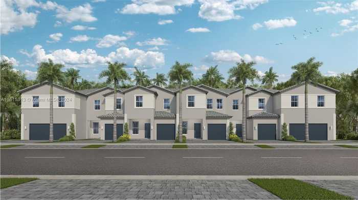 photo 1: 130 SW 184 Pl, Pembroke Pines FL 33029