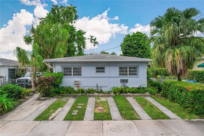 photo 2: 260 SW 31st Ct, Miami FL 33135