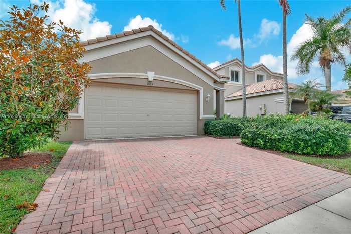 photo 1: 883 Golden Cane Dr, Weston FL 33327