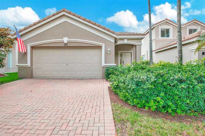 photo 2: 883 Golden Cane Dr, Weston FL 33327