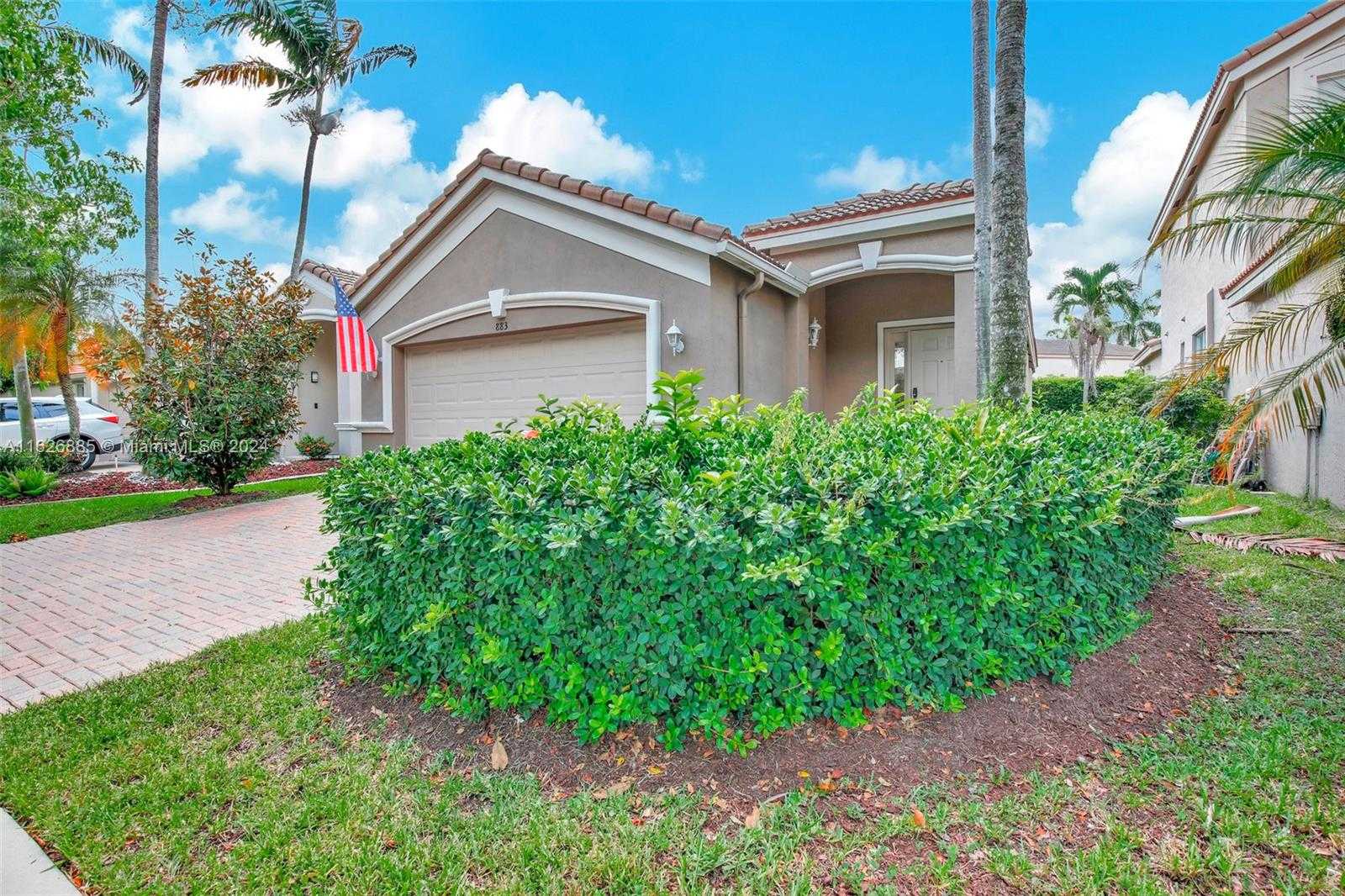 photo 3: 883 Golden Cane Dr, Weston FL 33327