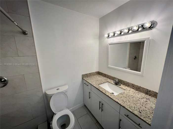 photo 2: 1000 W 28th St Unit 3, Hialeah FL 33010