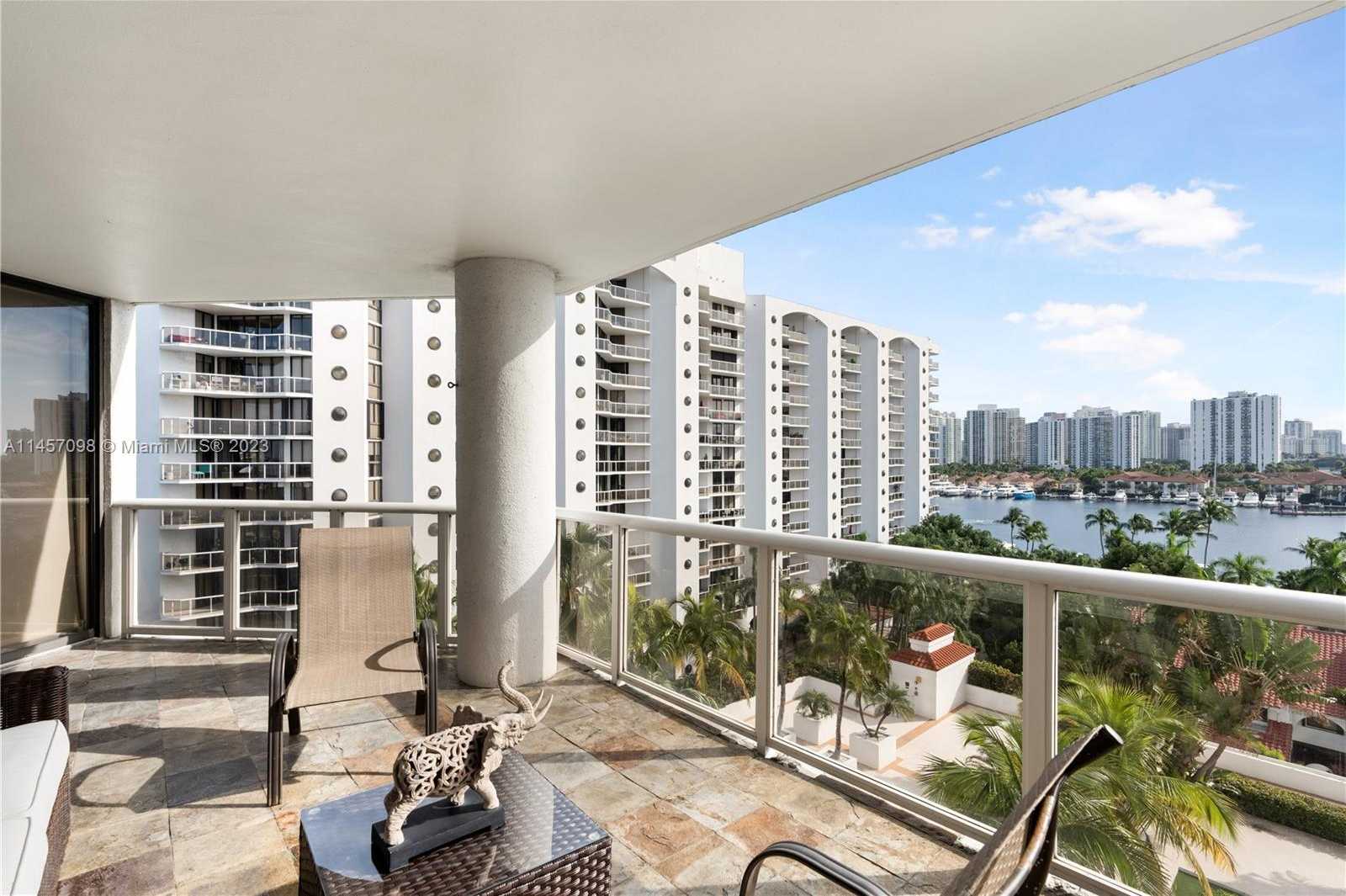 photo 3: 3600 Yacht Club Dr Unit 803, Aventura FL 33180