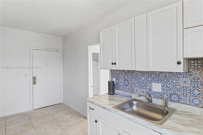 photo 2: 1043 NW 2nd St Unit 16, Miami FL 33128