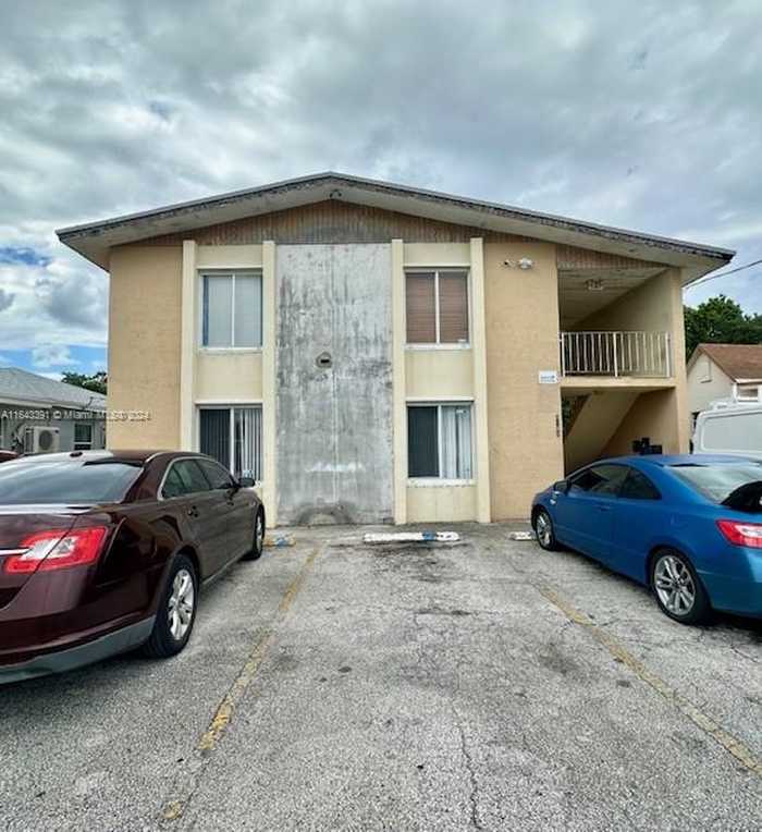 photo 1: 3135 NW 28th St, Miami FL 33142