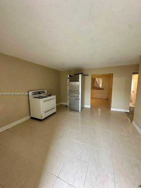 photo 2: 3135 NW 28th St, Miami FL 33142