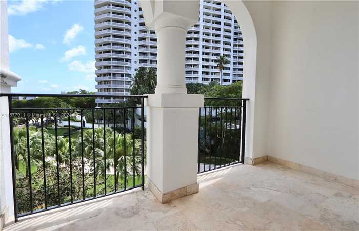 photo 32: 3500 Island Blvd Unit D406, Aventura FL 33160