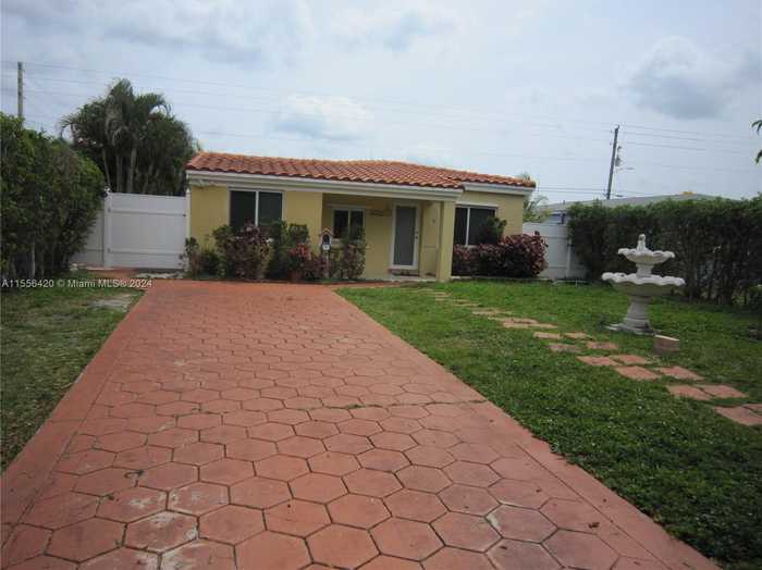 photo 2: 17031 NE 18th Ave, North Miami Beach FL 33162