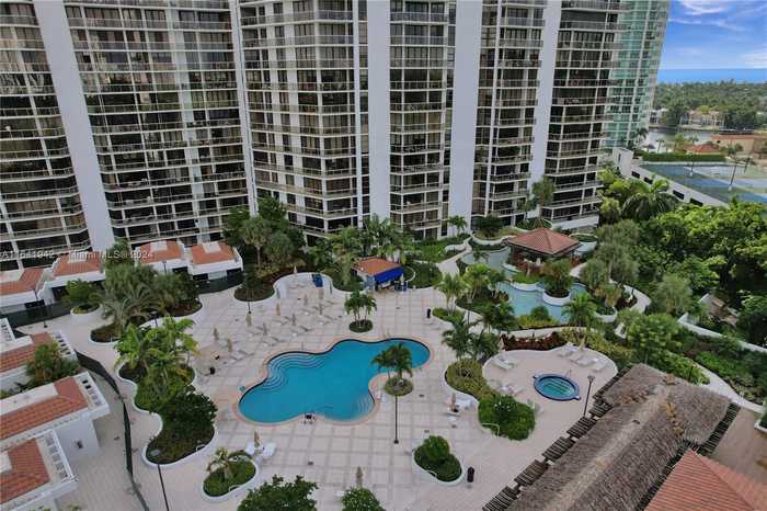 photo 1: 20281 E Country Club Dr Unit 207, Aventura FL 33180