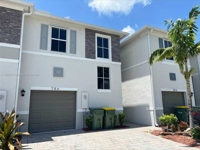 photo 2: 786 SE 18th St Unit 0, Homestead FL 33034