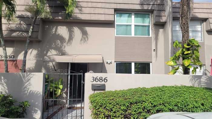 photo 1: 3686 SW 59th Ter Unit 71, Davie FL 33314