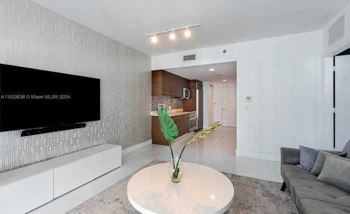 photo 2: 495 Brickell Ave Unit 4706, Miami FL 33131