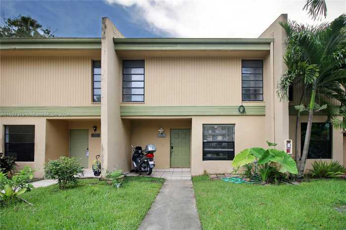 photo 1: 9220 NW 14th St Unit 272, Pembroke Pines FL 33024