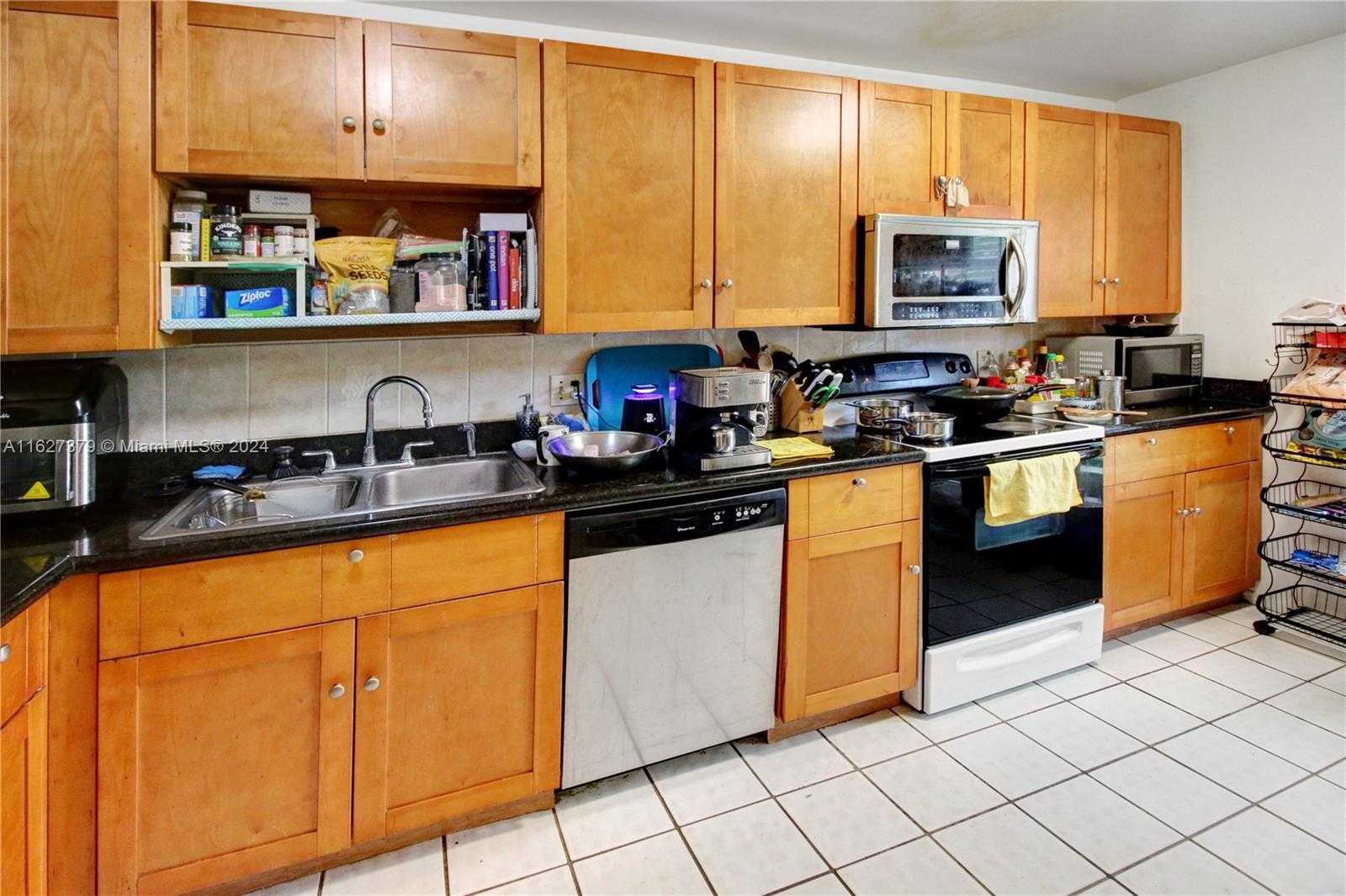 photo 2: 9220 NW 14th St Unit 272, Pembroke Pines FL 33024