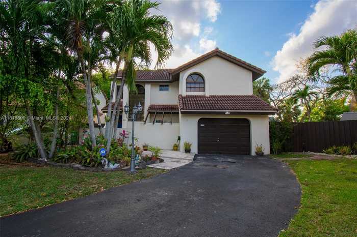 photo 1: 6230 SW 127th Pl, Miami FL 33183