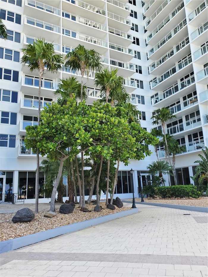 photo 2: 2030 S Ocean Dr Unit 618, Hallandale Beach FL 33009