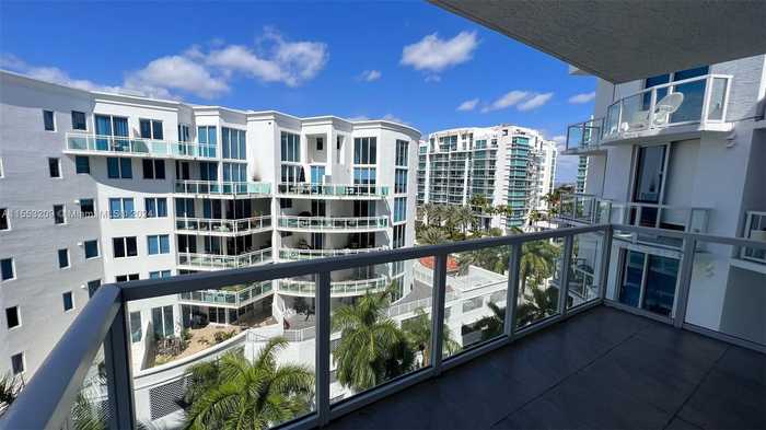 photo 1: 3030 NE 188th St Unit 606, Aventura FL 33180