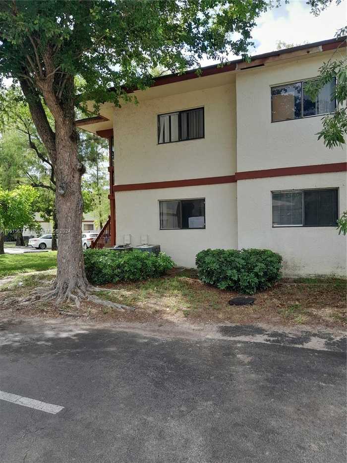 photo 3: 2066 NW 43rd Ter Unit 3, Lauderhill FL 33313