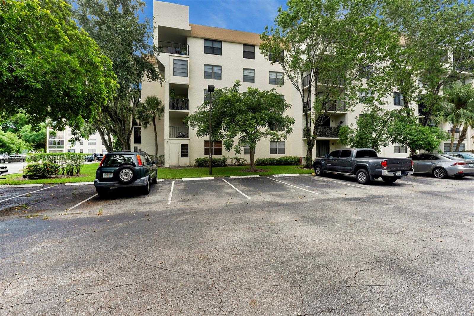 photo 3: 6190 Woodlands Blvd Unit 108, Tamarac FL 33319