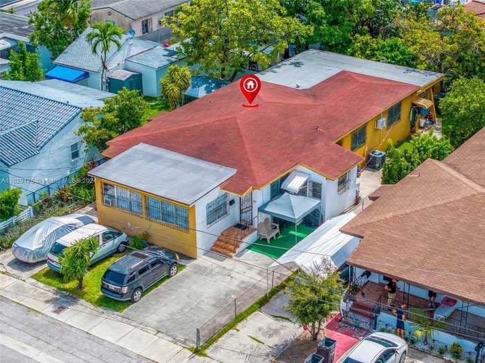 photo 1: 1013 SW 9th Ave, Miami FL 33130