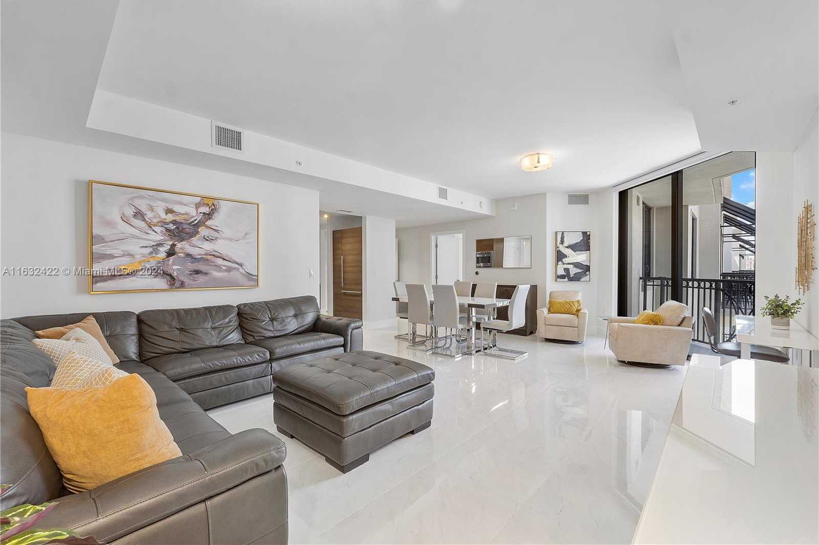 photo 1: 301 Altara Ave Unit 816, Coral Gables FL 33146